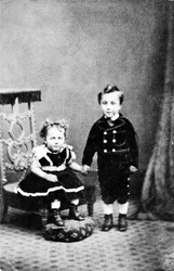 Portræt af en ung dreng og hans søster, ca. 1860